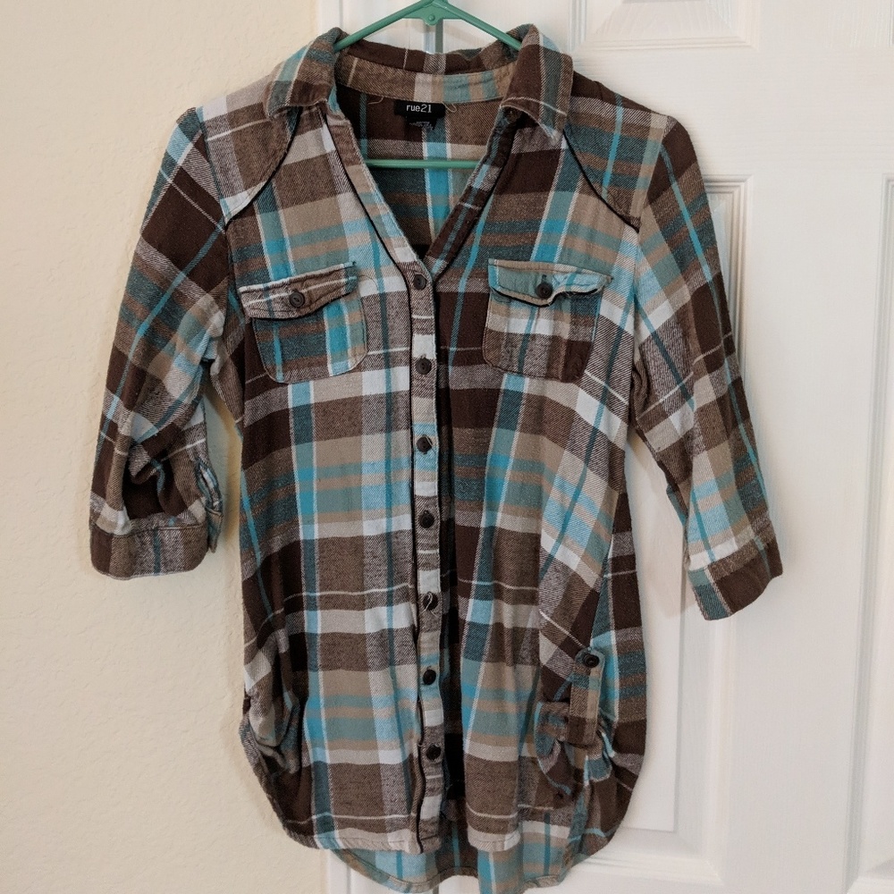 Rue 21 button up top